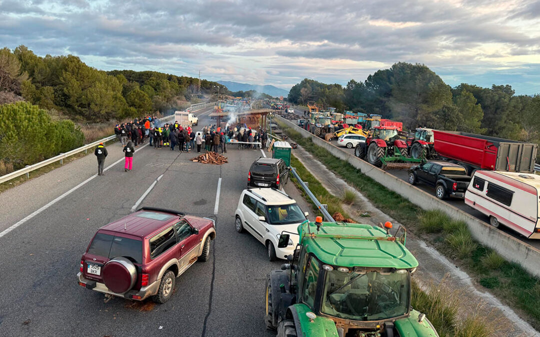 Las tractoradas en España cogen fuerza, sobre todo en Cataluña, contra un pacto UE-Mercosur que se decide este viernes con Francia en contra