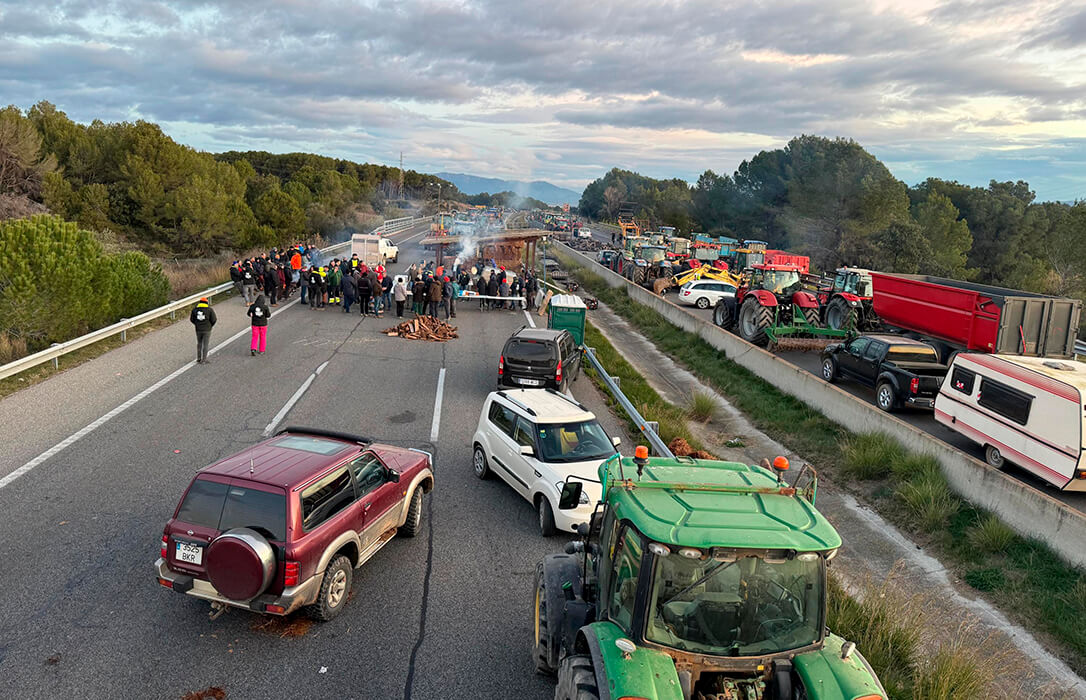 Las tractoradas en España cogen fuerza, sobre todo en Cataluña, contra un pacto UE-Mercosur que se decide este viernes con Francia en contra