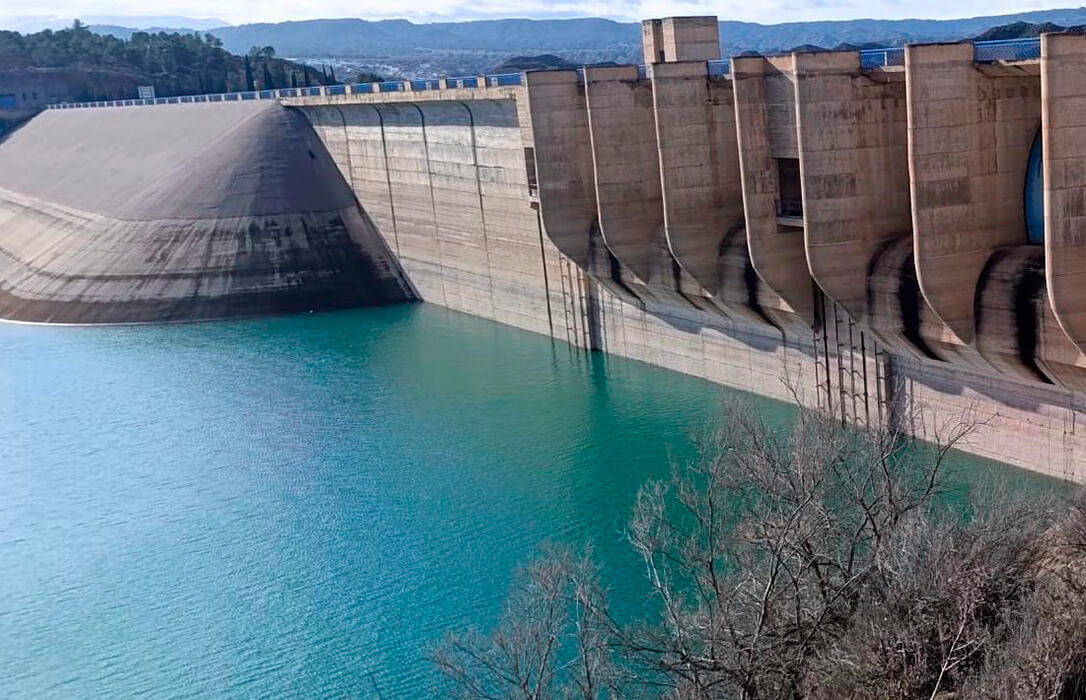 Algo bueno de tanto temporal: El embalse del Negratín volverá a transferir agua a Almería tras casi cinco años sin aportaciones