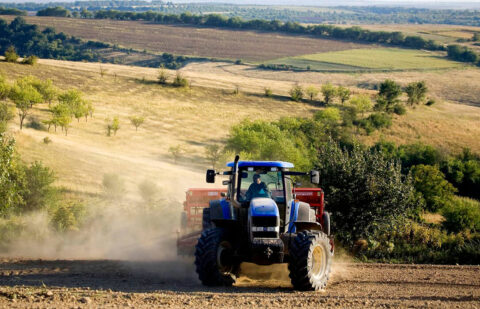Acusan a la Junta de Extremadura de querer quitar 9,49 millones de euros a los agricultores para utilizarlos en su propio funcionamiento