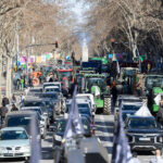 Los agricultores abandonan este sábado Barcelona tras pasar la noche con tractores en la Gran Vía para mostrar su enfado con las administraciones