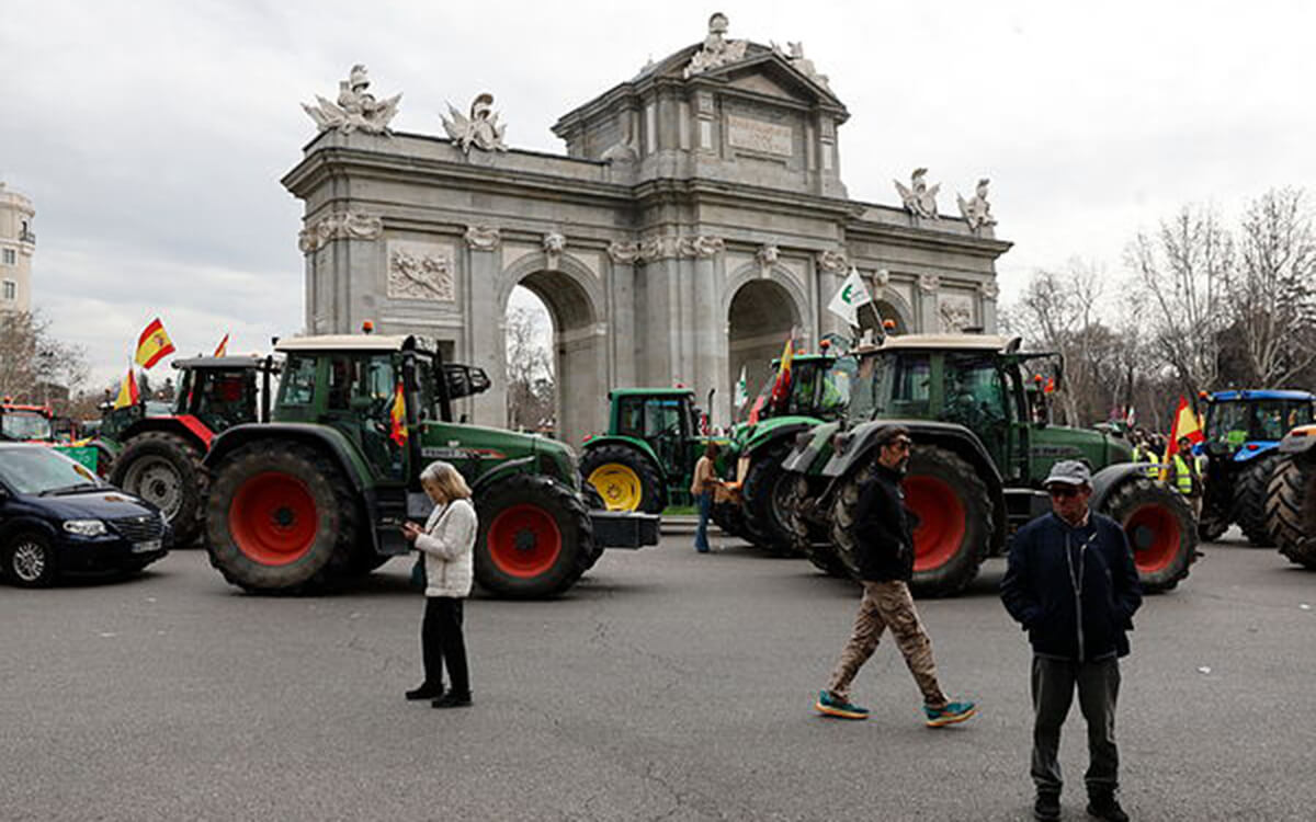Las organizaciones agrarias suspenden la tractorada en Madrid por el accidente de tren en el que han fallecido decenas de pasajeros